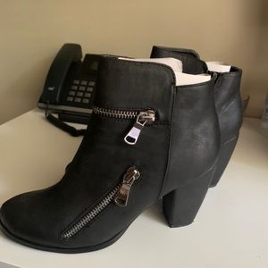 Women’s Michael Antonio Black Zipper Booties 11M